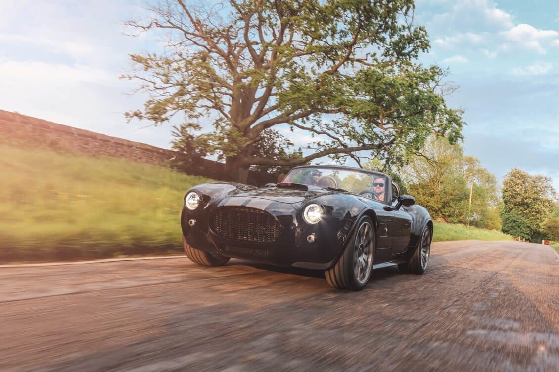 AC Cobra GT Roadster, el modelo de toda la vida reinterpretado con un motor V8 de 5,0 litros sobrealimentado de 663 CV