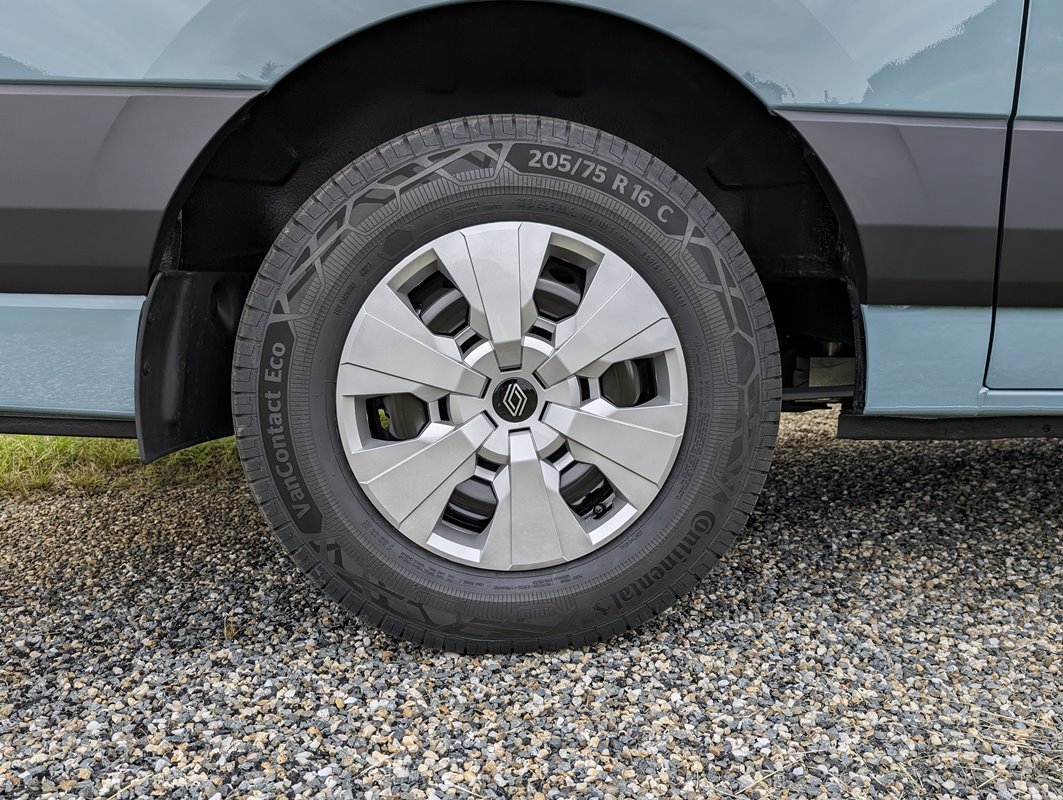 neumático de serie Renault Master