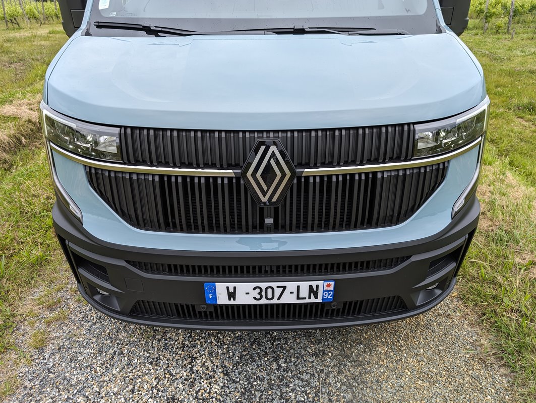 parrilla frontal Renault Master