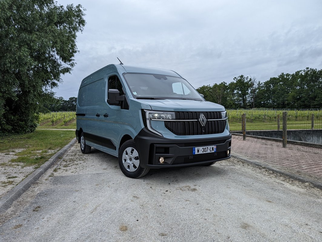 Prueba Renault Master: 20 siluetas, decenas de adaptaciones, opciones diésel, eléctricas y mucho más