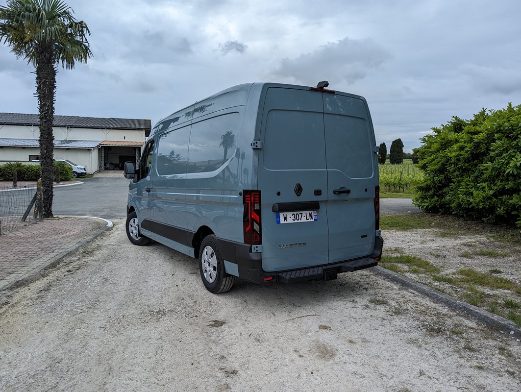 trasera Renault Master