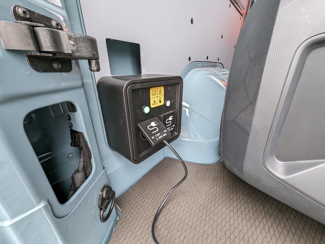 enchufe carga Renault Master