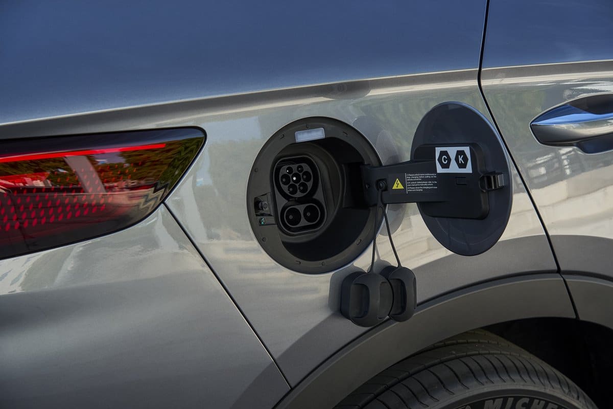 BYD SEAL U DM-i toma de carga
