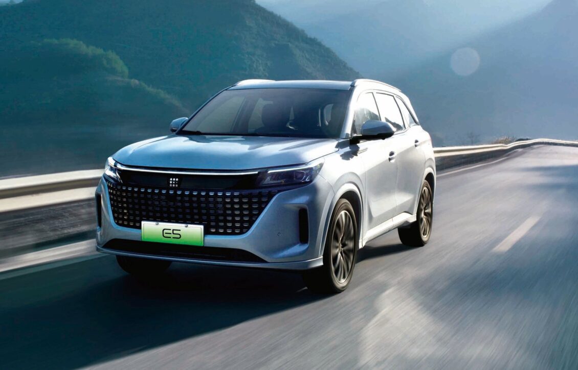 DFSK E5: el nuevo PHEV chino llegará este año con 7 plazas y 176 CV