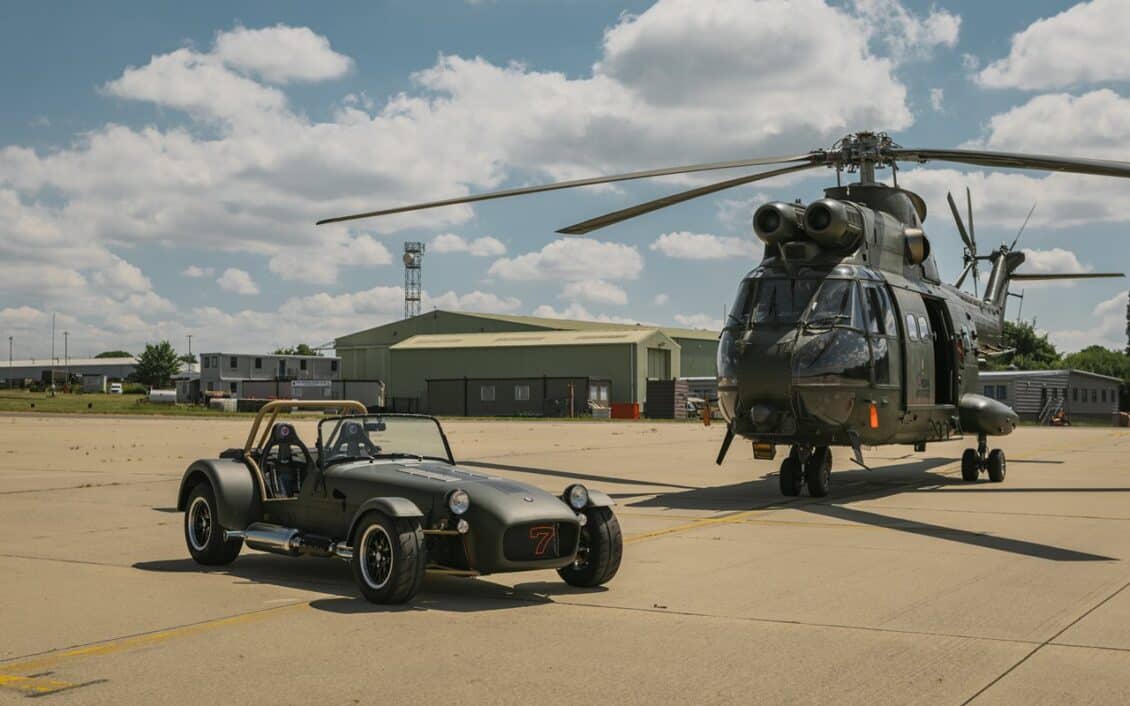 Caterham apresenta este modelo feito com peças de um helicóptero Puma HC2 Caterham apresenta este modelo feito com peças de um helicóptero Puma HC2