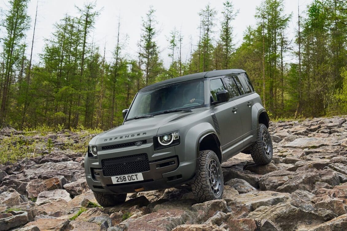 Nuevo Defender OCTA, una bestia para el campo con motor V8 biturbo de 4,4 litros