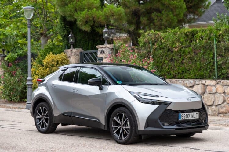opini-n-y-prueba-toyota-c-hr-140h-advance-2024-muy-completo