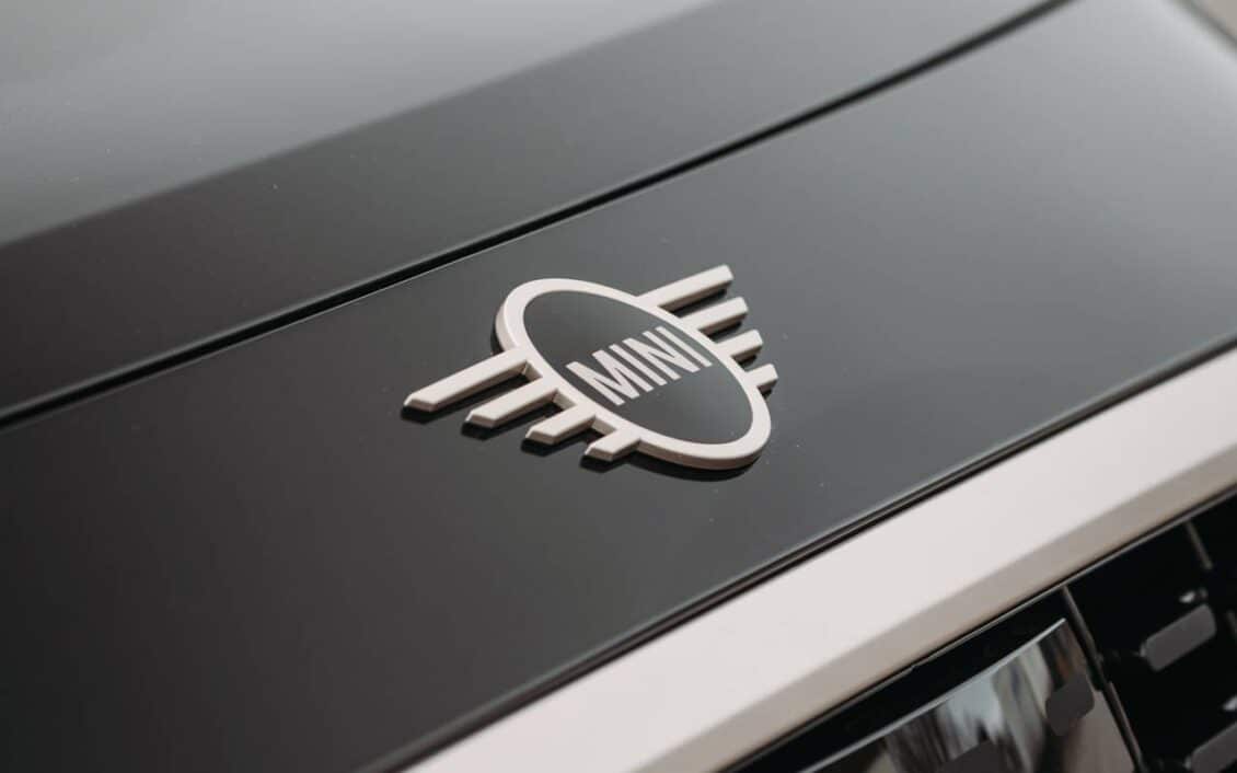 Mini da marcha atrás en su plan de electrificación total