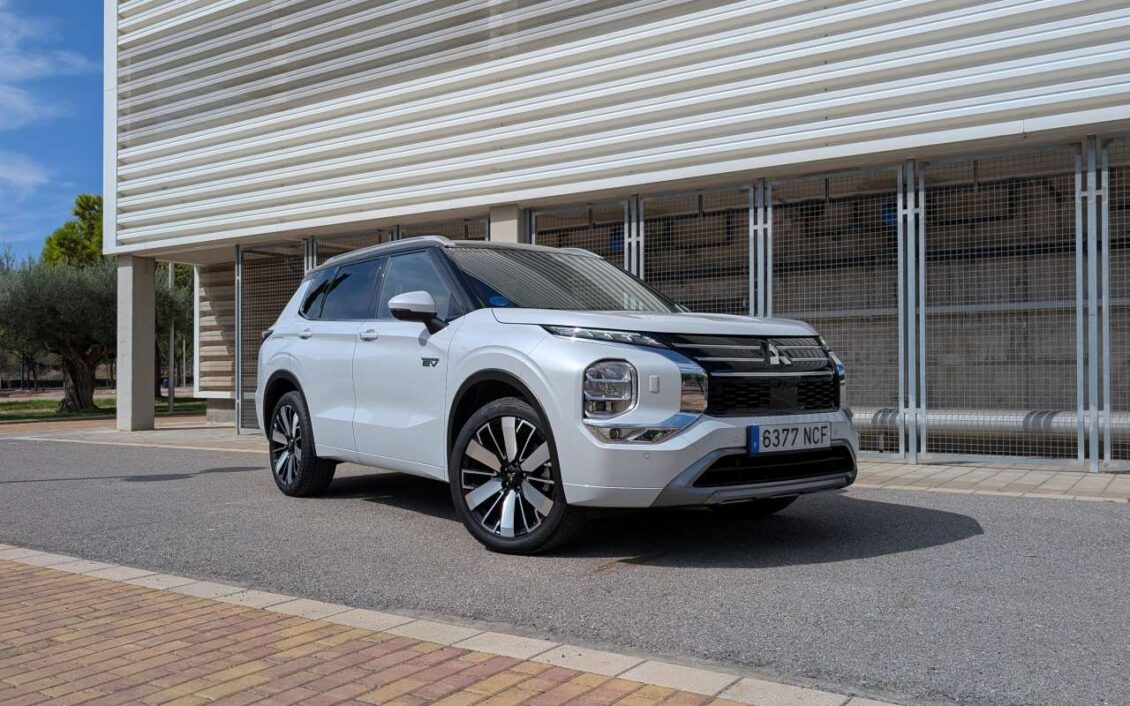 Prueba Mitsubishi Outlander PHEV Kaiteki+ 4WD: el nipón está de vuelta para dar guerra