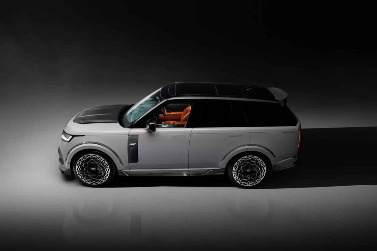 Range Rover End Over El nuevo Range Rover de Overfinch tiene mucha fibra y 620 CV