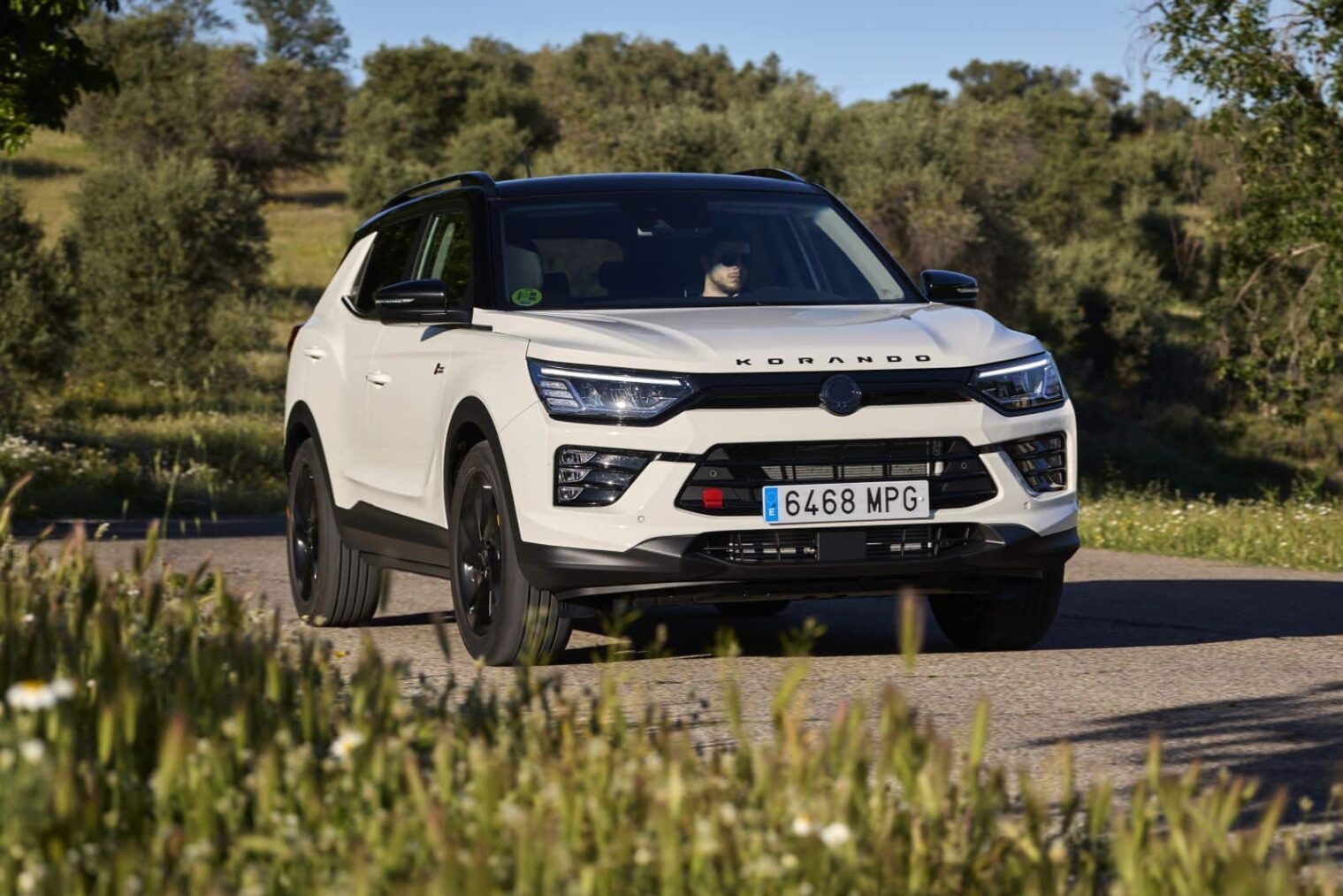 El KGM Korando estrena versión 4×4 más barata e interesante en gasolina