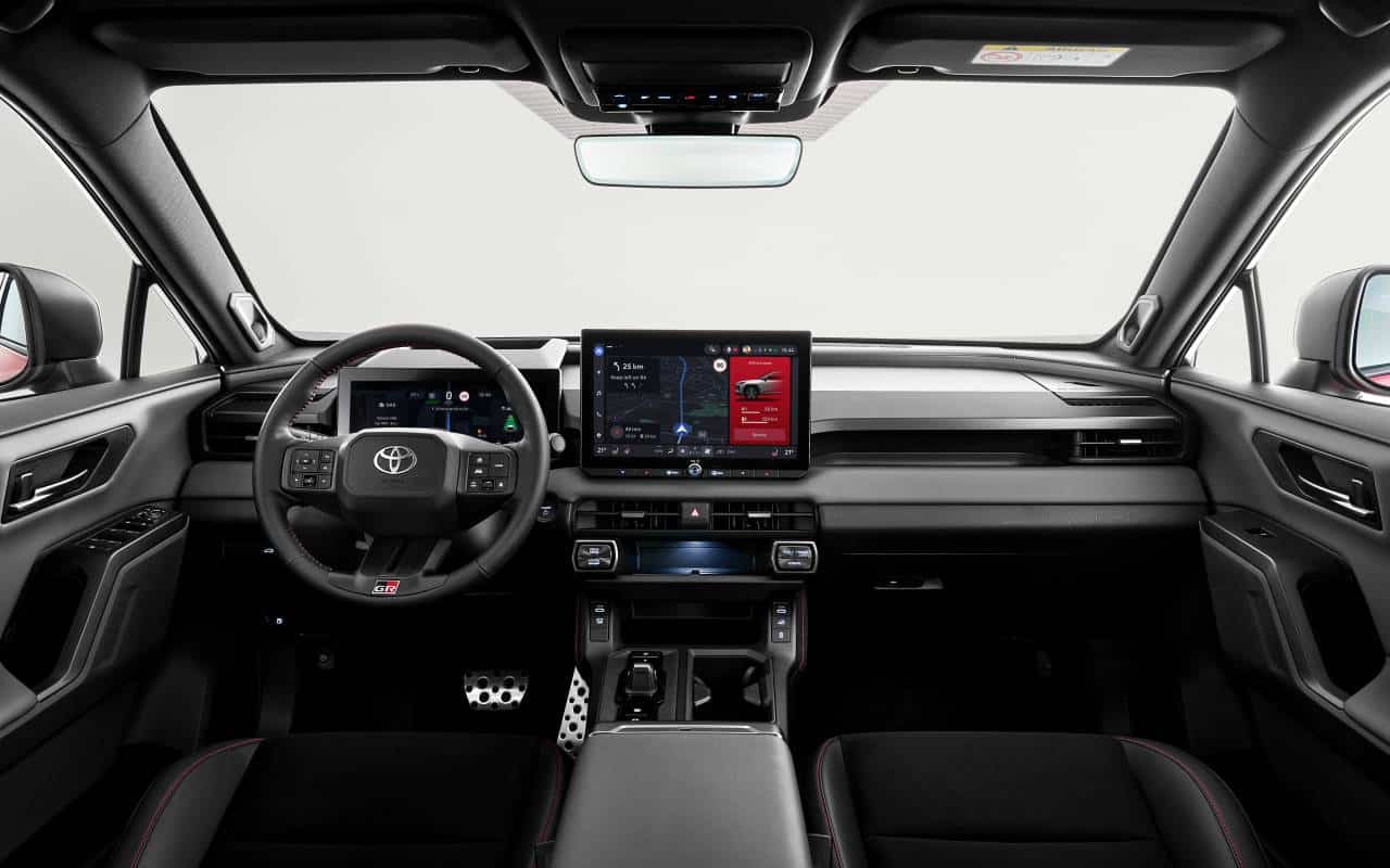 interior Toyota RAV4 2025