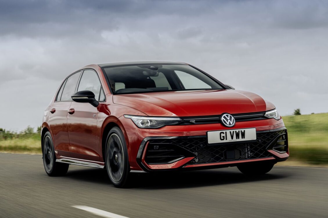 El Volkswagen Golf estrena nuevas versiones con tracción total en gasolina