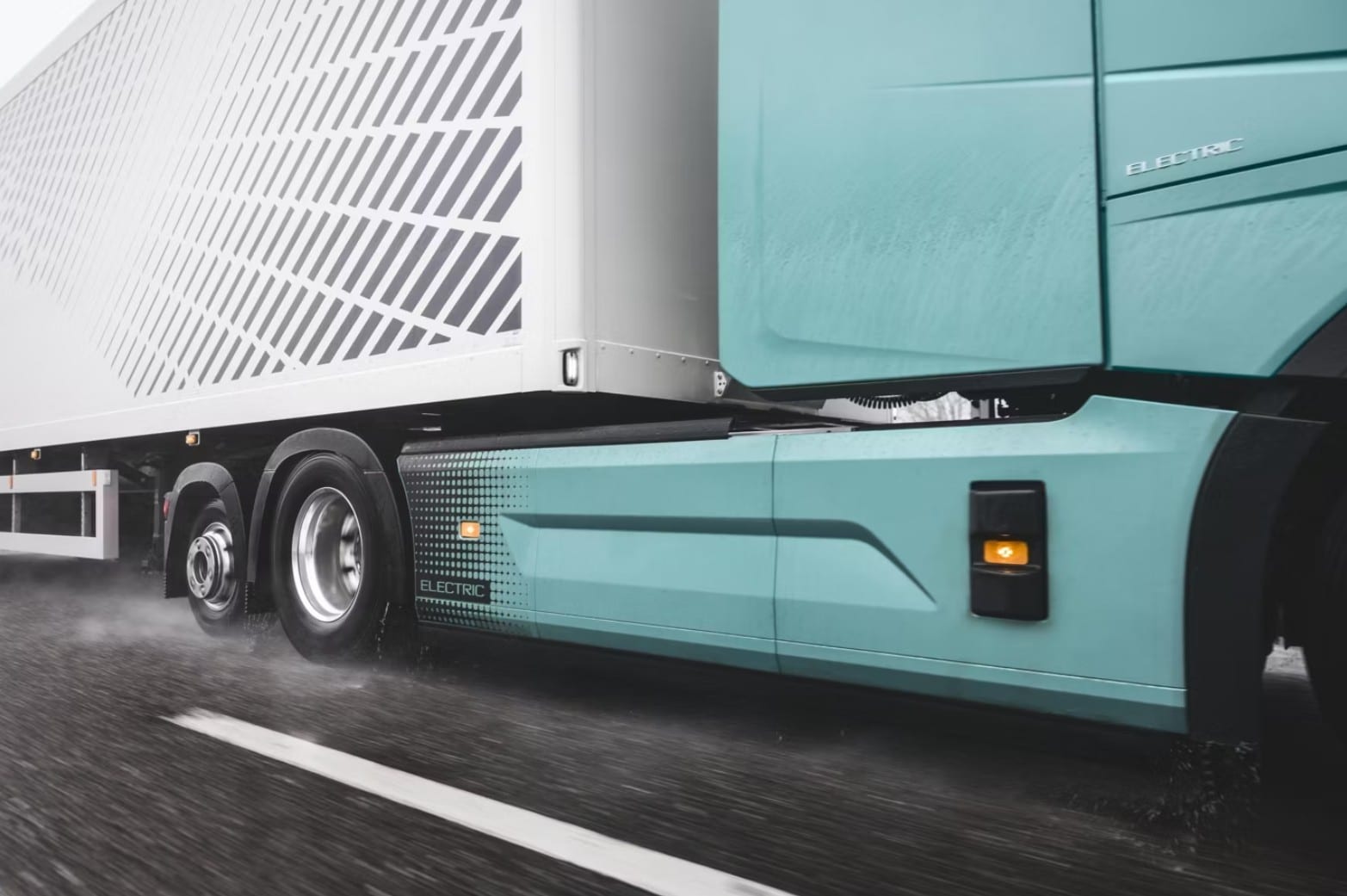 Volvo FH Aero Electric tercer eje