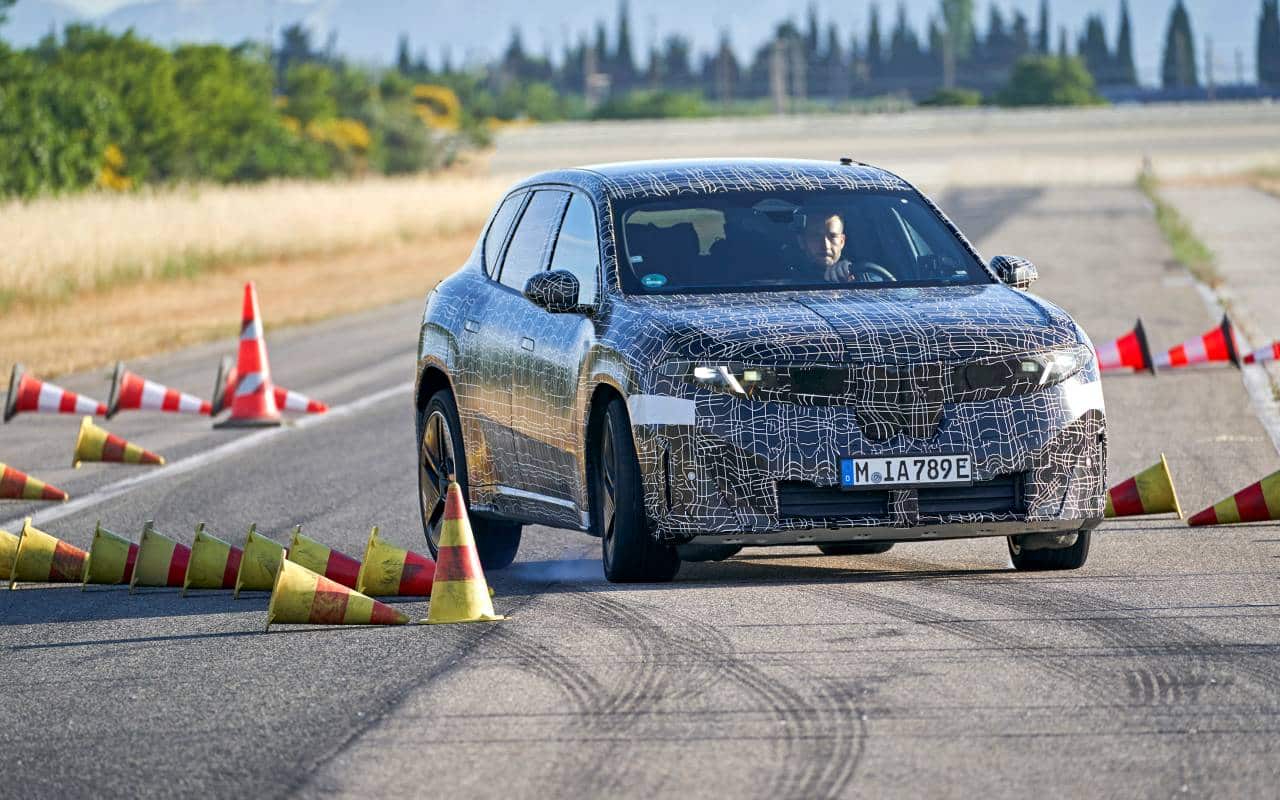 BMW iX3 2025