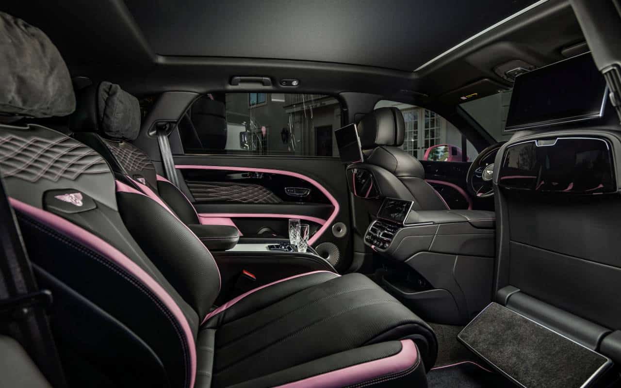 interior Bentley Bentayga en Candy Pink