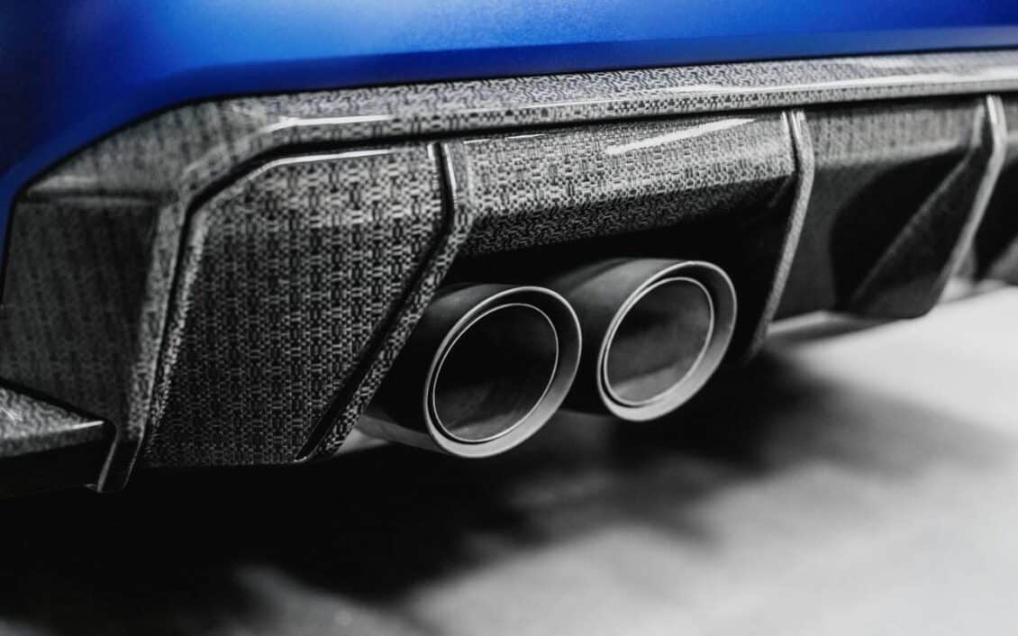 BMW le quiere dar la patada a la fibra de carbono: usarán el mismo material que una fresca camisa de verano