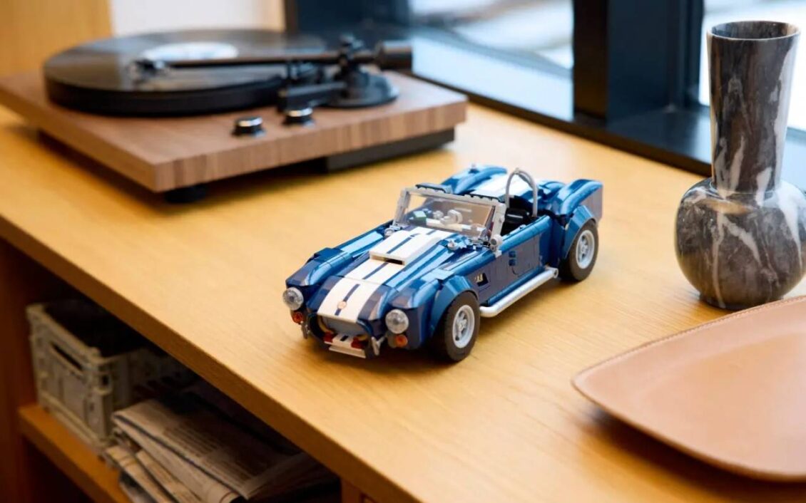 LEGO Shelby Cobra 427 S/C: Una joya convertida en maqueta de colección