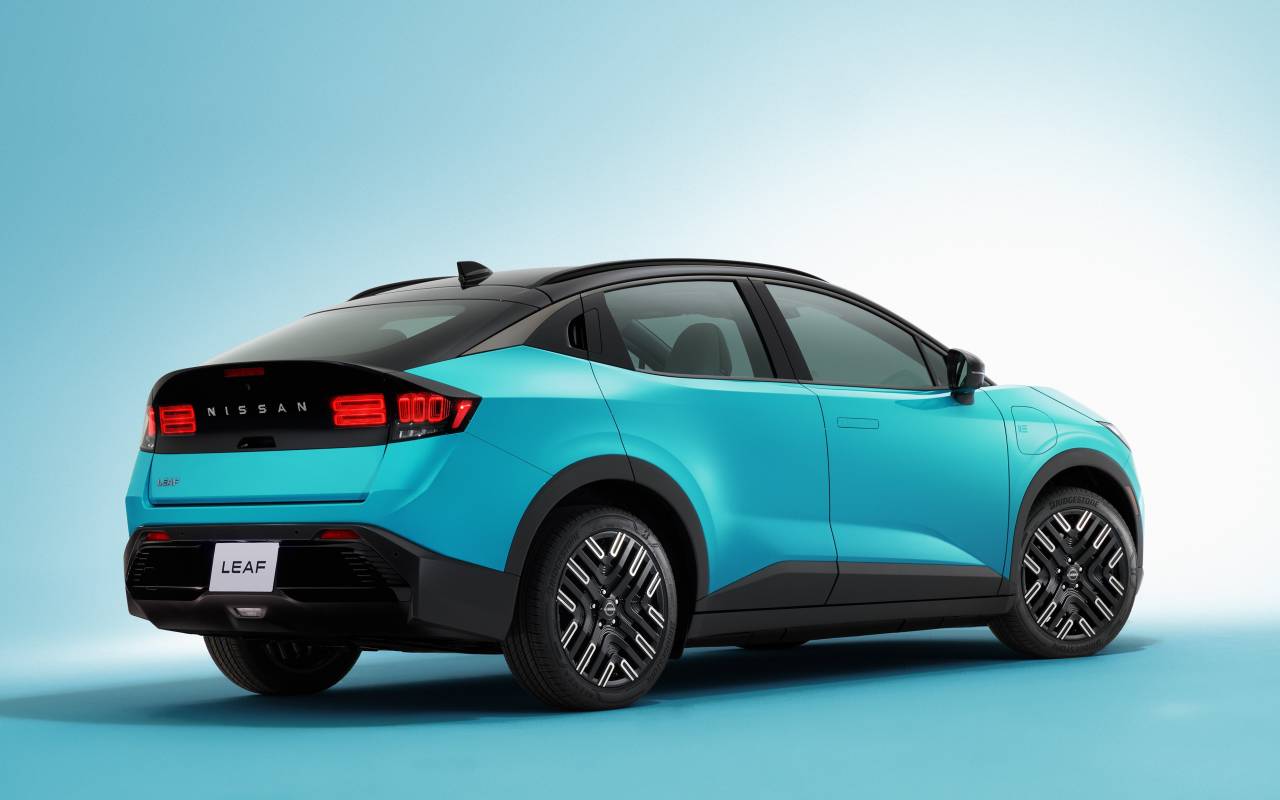 trasera nissan leaf