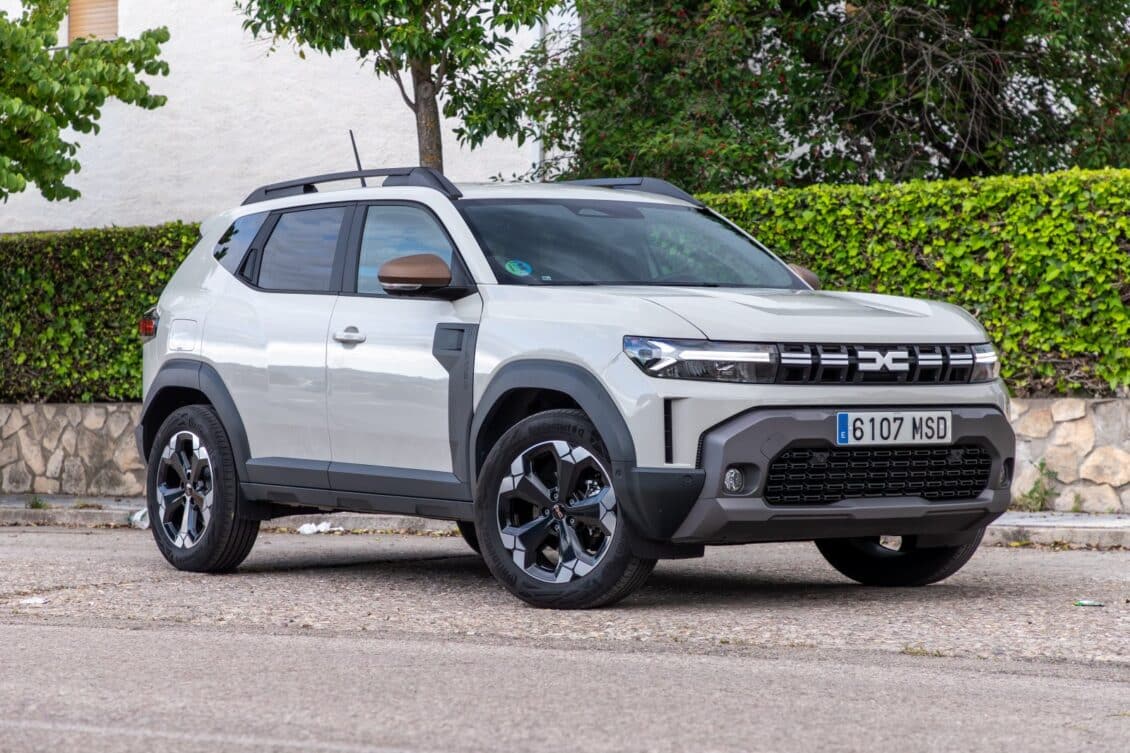 Prueba Dacia Duster: ¿Interesa el híbrido o el gasolina? ¿Merece la pena la tracción 4×4?