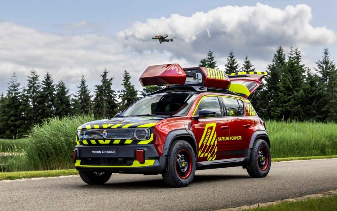El Renault 4 se viste de emergencias pero nos gustaría más con el uniforme de la Guardia Civil