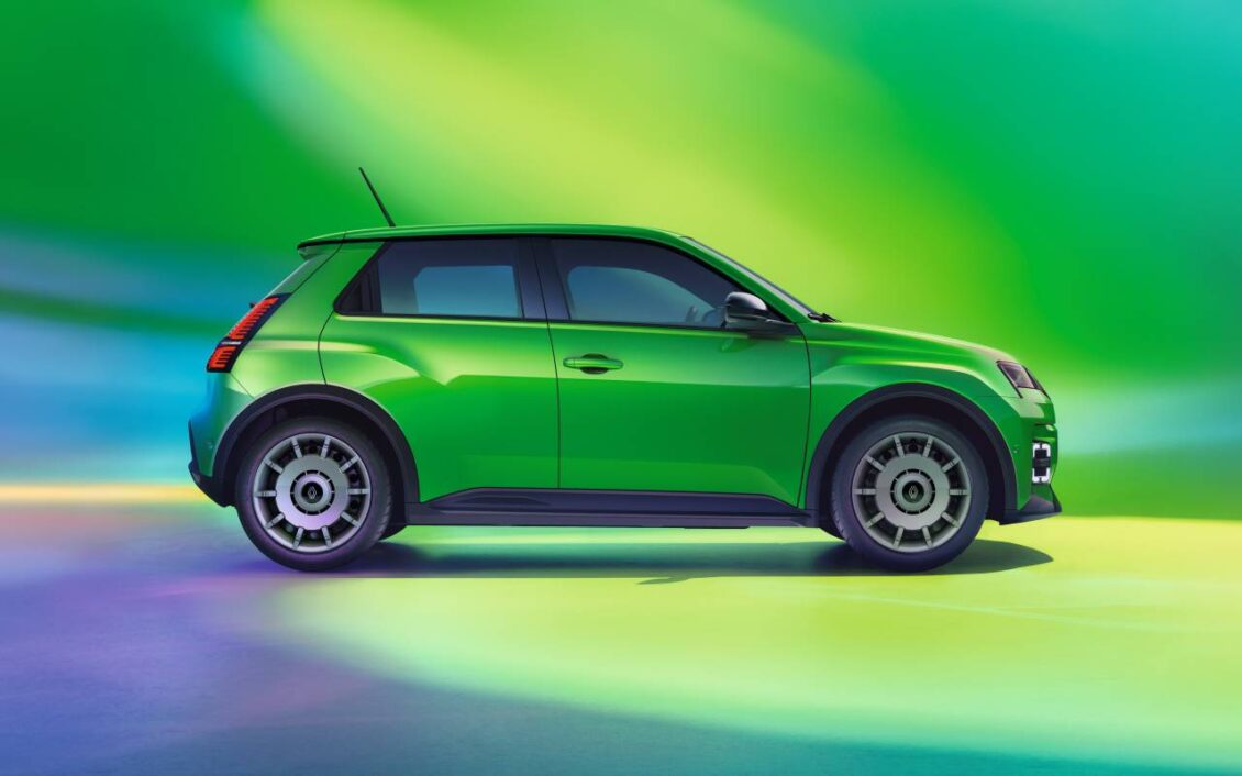 El Renault 5 barato ya está aquí desde 23.703 € (sin ayudas), pero a este precio tiene que ser verde Hulk…