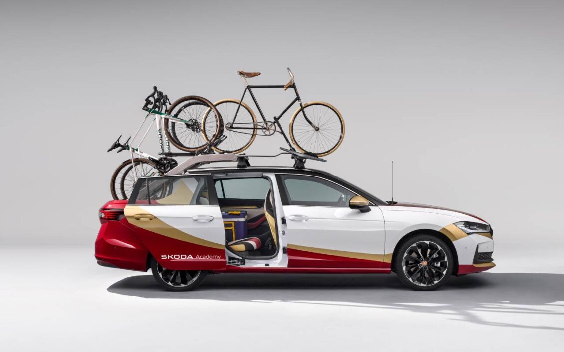 Es un Skoda Superb Combi y a la vez una pickup con puerta corredera…