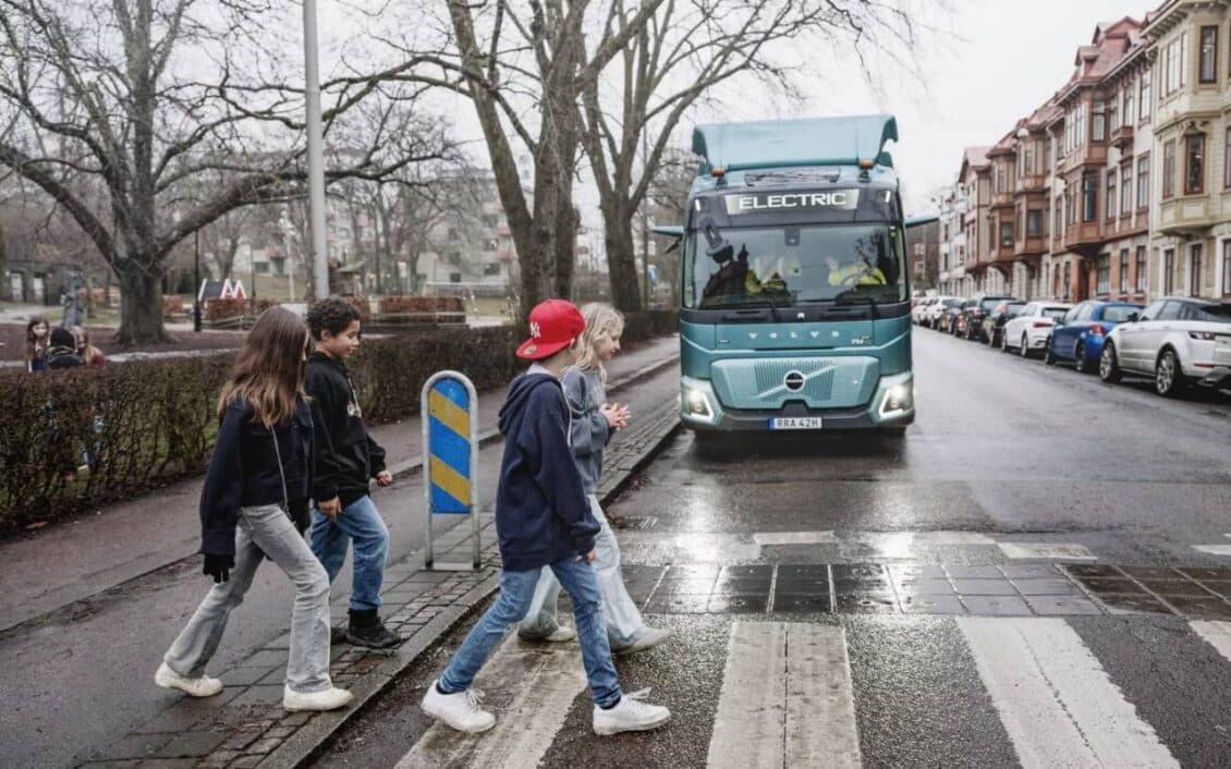 Los camiones de Volvo no podrán exceder la velocidad aunque el conductor quiera, mandará la empresa…