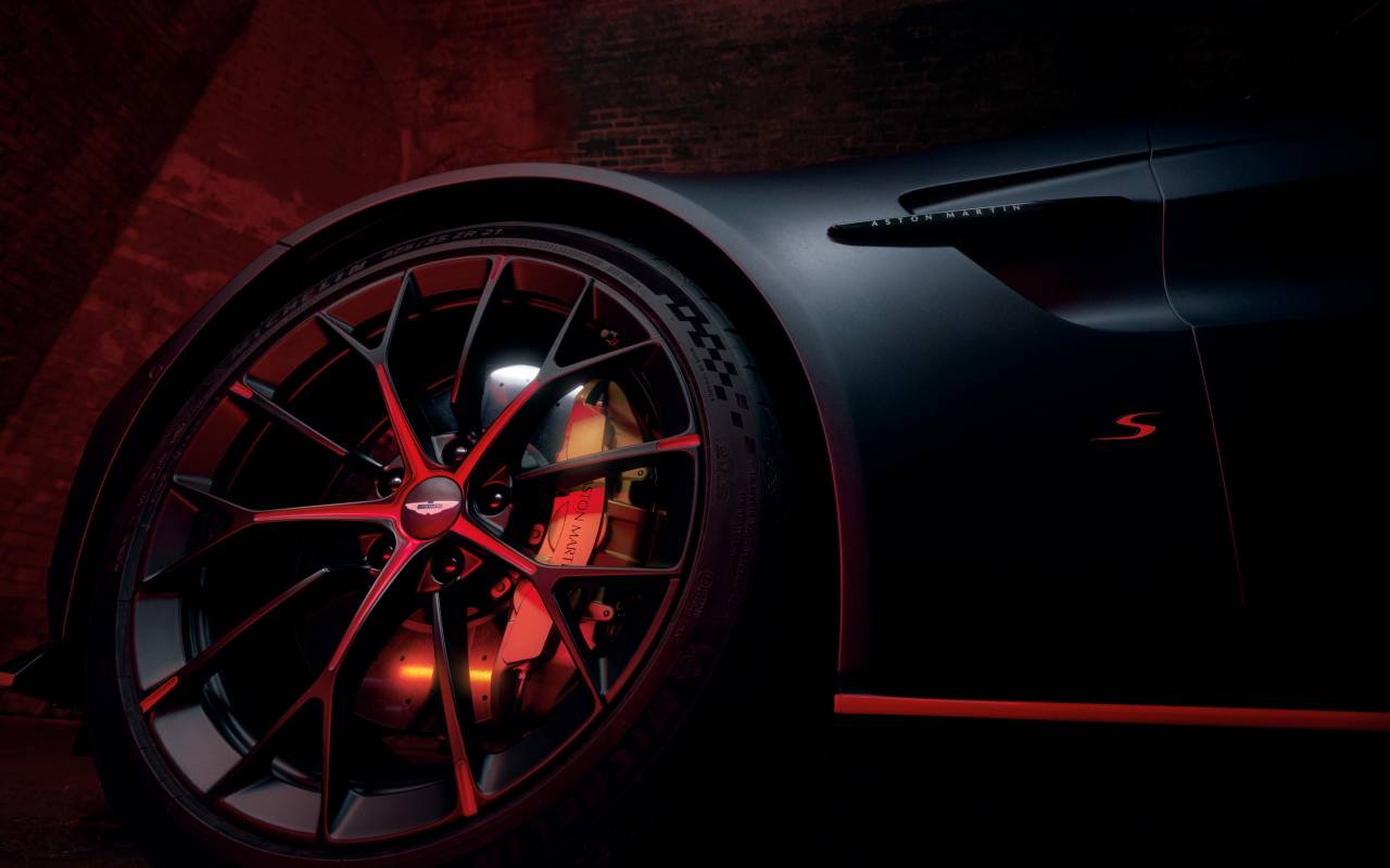 llantas Aston Martin Vantage S