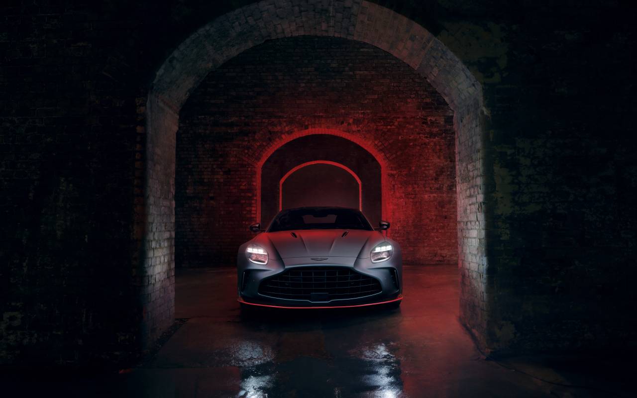 Aston Martin Vantage S