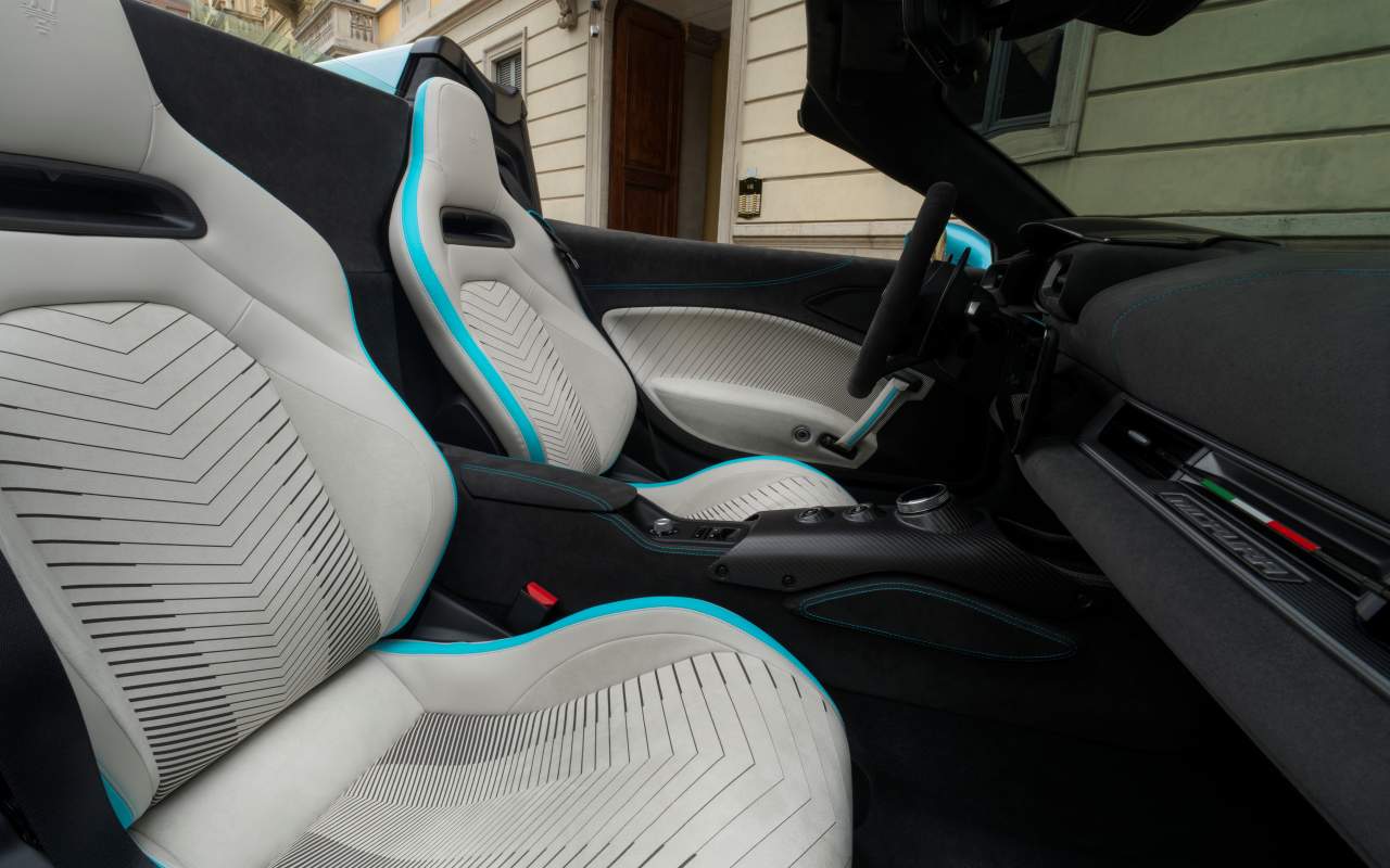 interior Maserati MCPURA