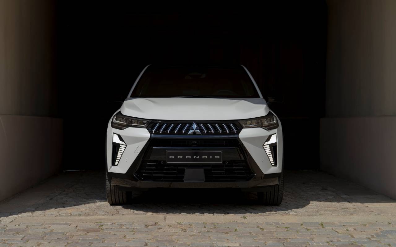 frontal Mitsubishi Grandis