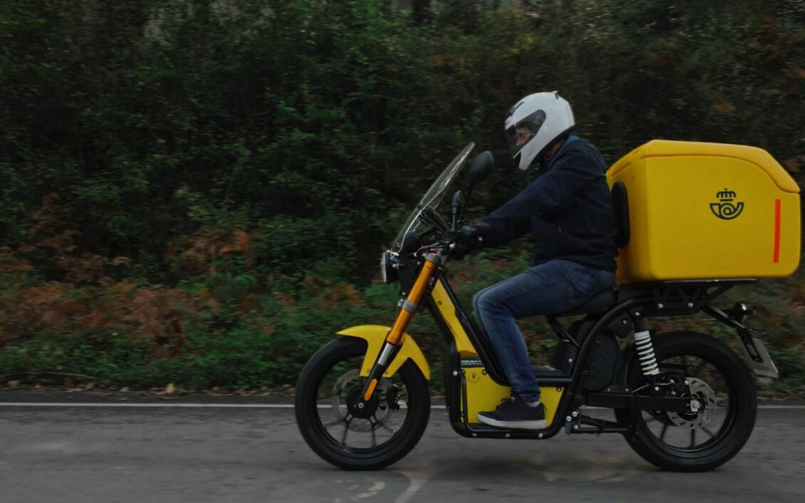 Las motos de Correos están diseñadas para que no oigas llegar al cartero