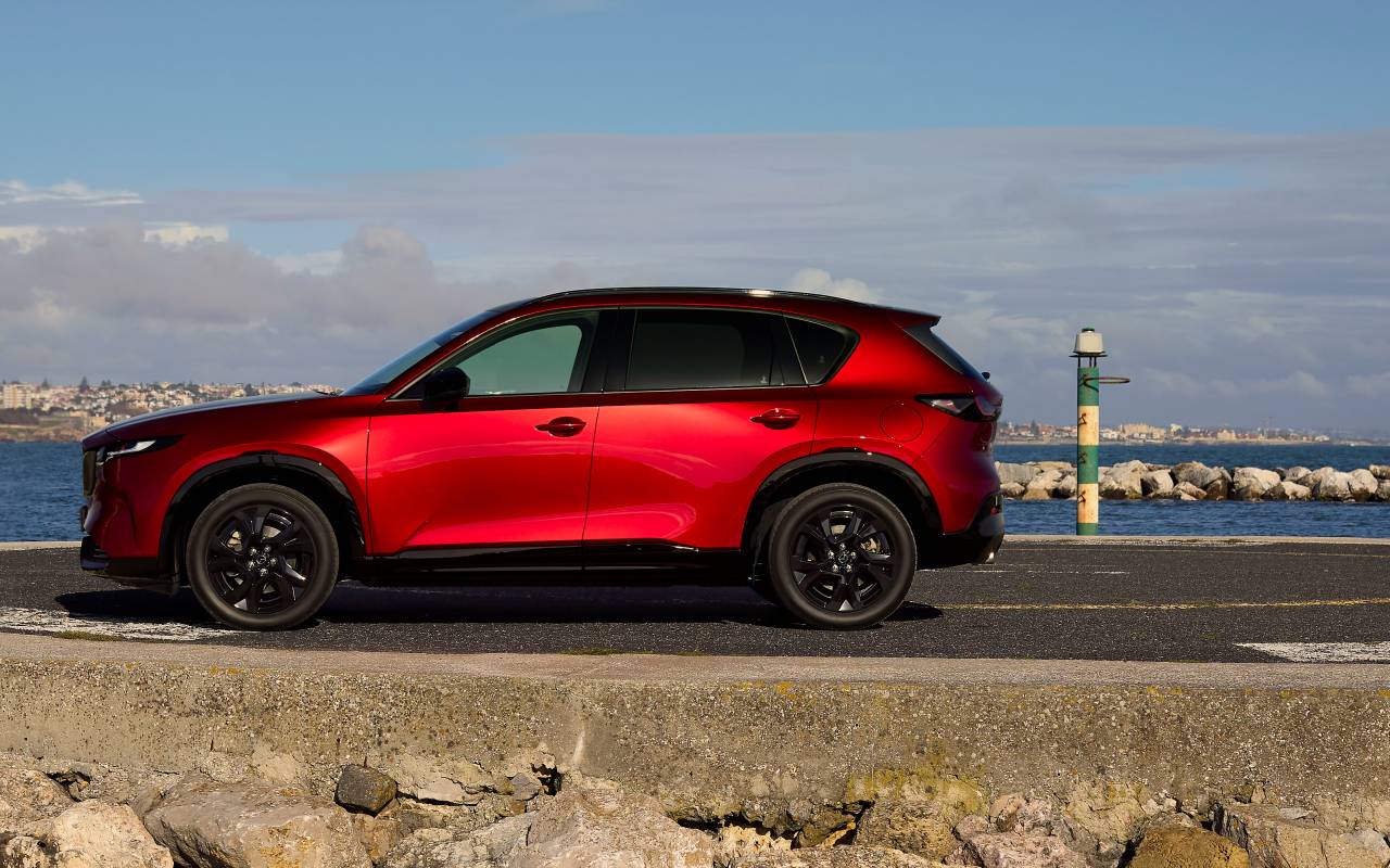 lateral Mazda CX-5
