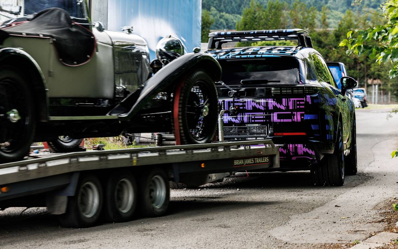 Porsche Cayenne Electric remolque