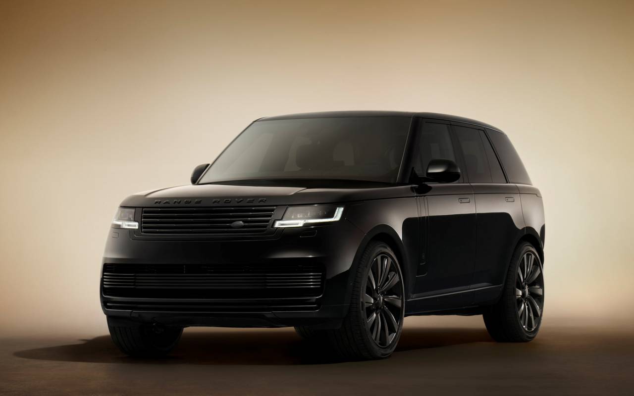 frontal Range Rover SV Black 2025
