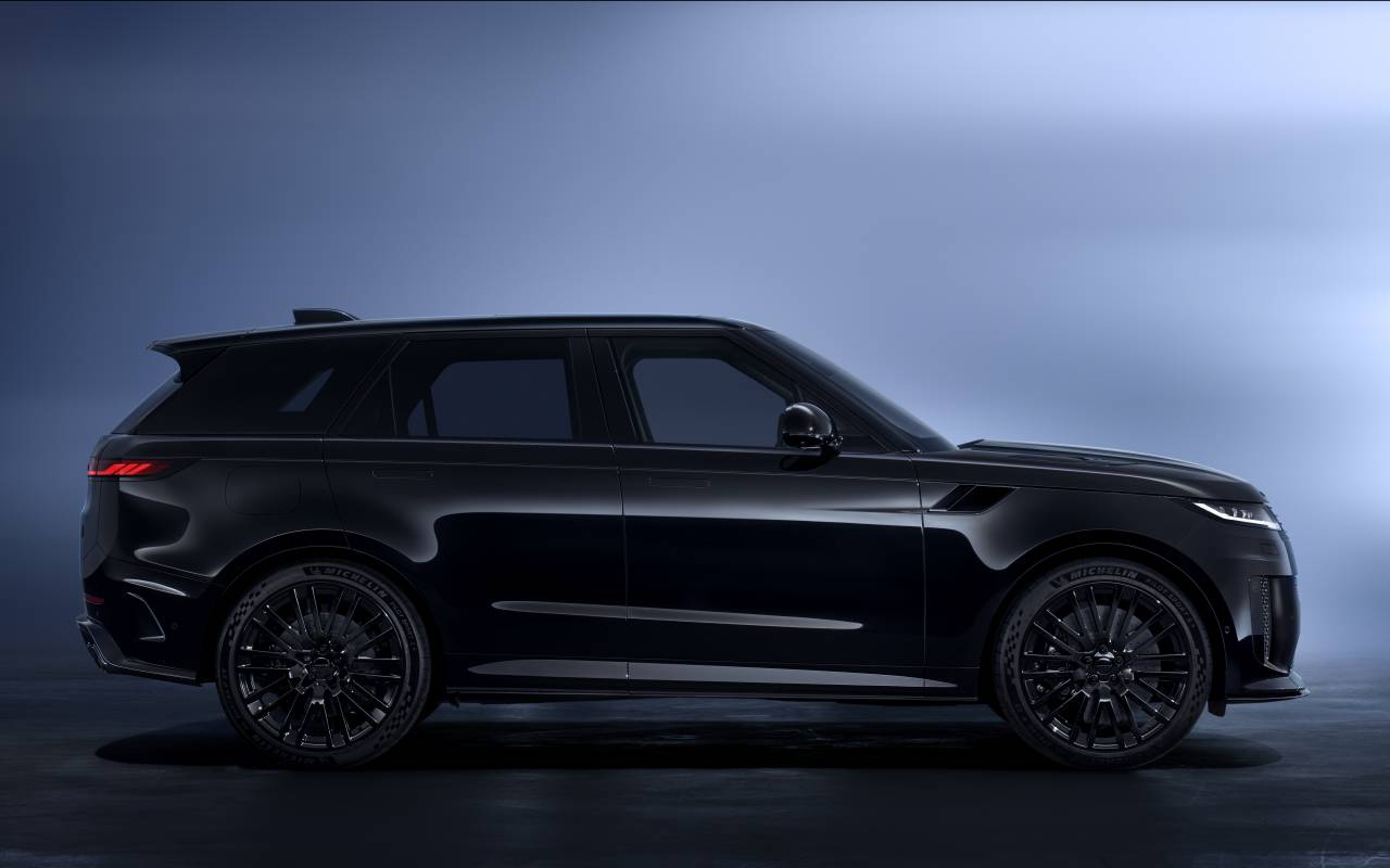 lateral Range Rover apuesta todo al negro con el Sport SV Black Edition 