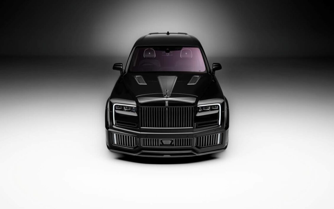 El Rolls-Royce Cullinan se pone la cazadora de cuero y el look de malote