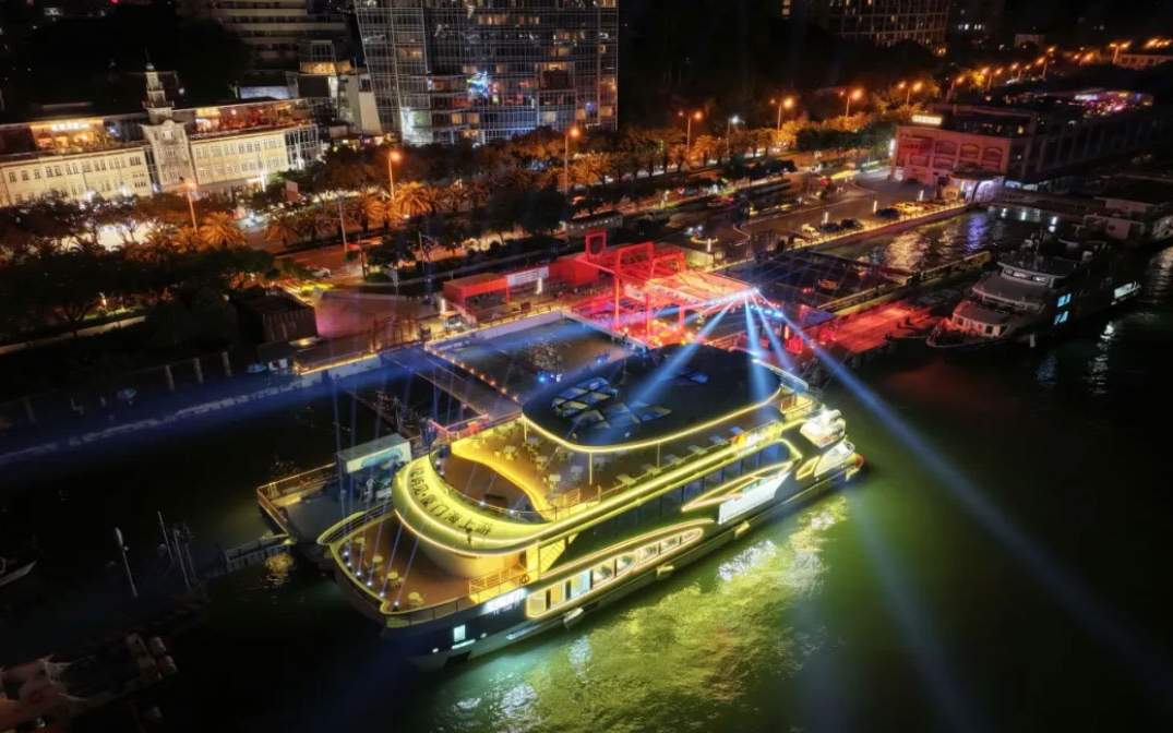 Este barco eléctrico tiene una batería con la capacidad de 65 Tesla Model 3 y puede recorrer 100 km