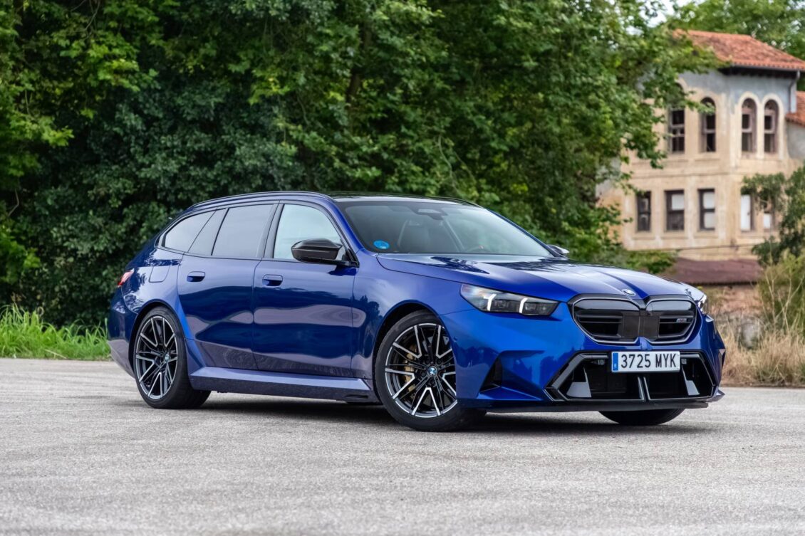 Prueba BMW M5 Touring: la hibridación le ha sentado de maravilla a esta bestia