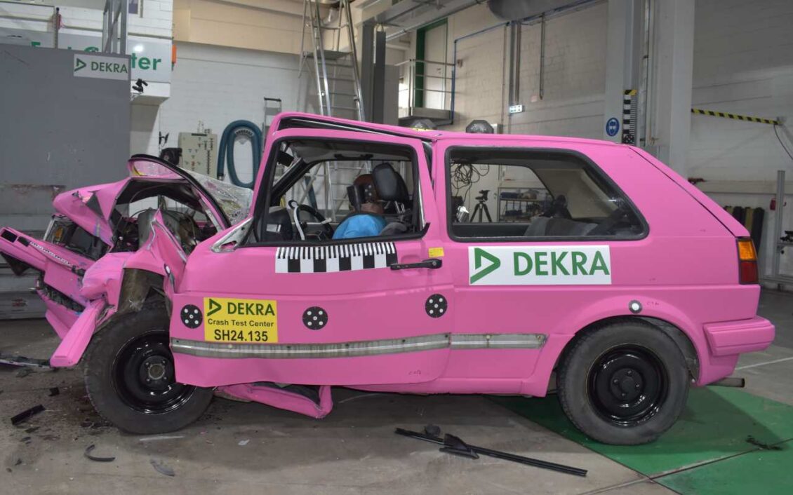 Así ha quedado este Volkswagen Golf MK2 tras un crash test moderno…