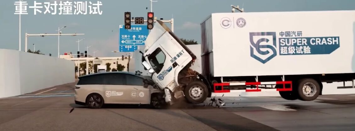 El crash test de un SUV eléctrico chino lanza un camión de 8 toneladas por los aires y levanta polémica