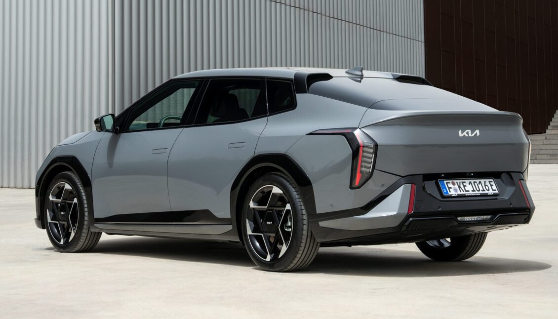 El nuevo Kia EV4, aquí en una extensa galería de imágenes
