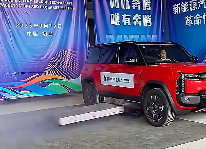 China prueba una tecnología de expulsión de baterías de coches eléctricos y desata la polémica