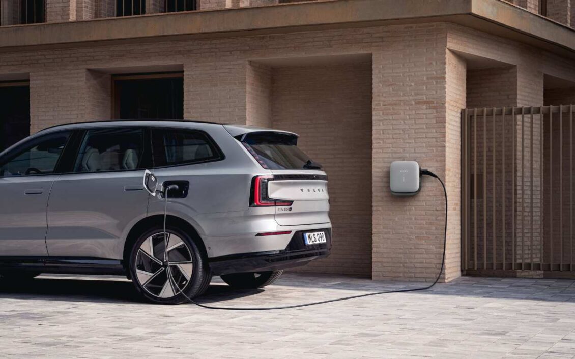 Volvo demuestra que es posible pasar de los 400V a los 800V en un modelo ya existente como el Volvo EX90