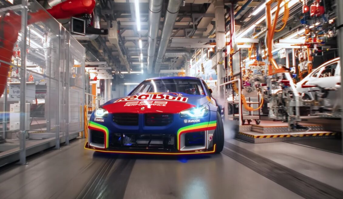 El BMW M2 Drift Competition de 1.100 CV sorprende al driftear dentro de la fábrica de BMW en Múnich