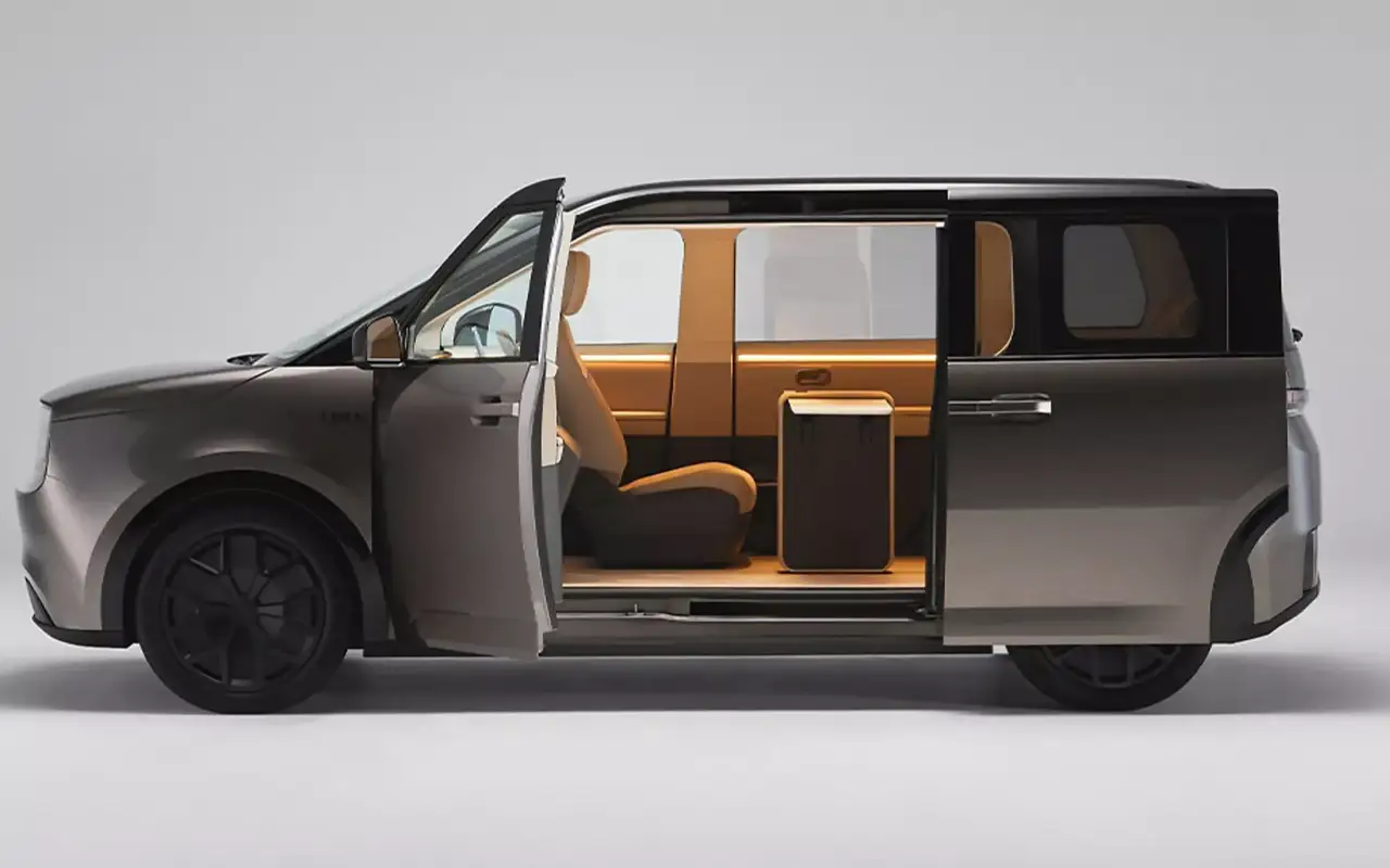 Predstavte si auto, ktoré je obývačka a dá sa prepojiť s vaším domom! Sharp (výrobca TV a mikrovlniek) ukázal koncepčný elektromobil LDK+. Má projektor, umelú inteligenciu a funguje ako domáca batéria.
