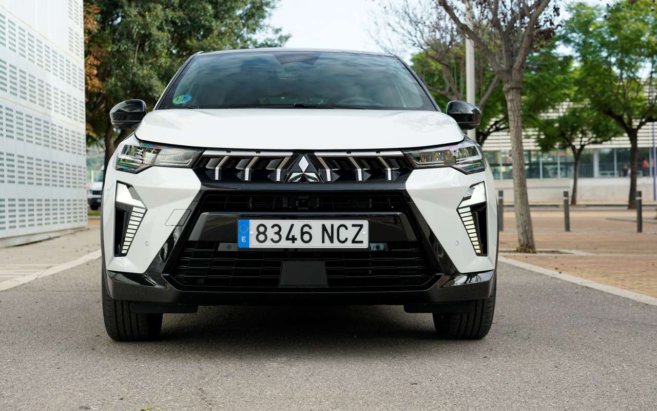 frontal Mitsubishi ASX 180 HEV