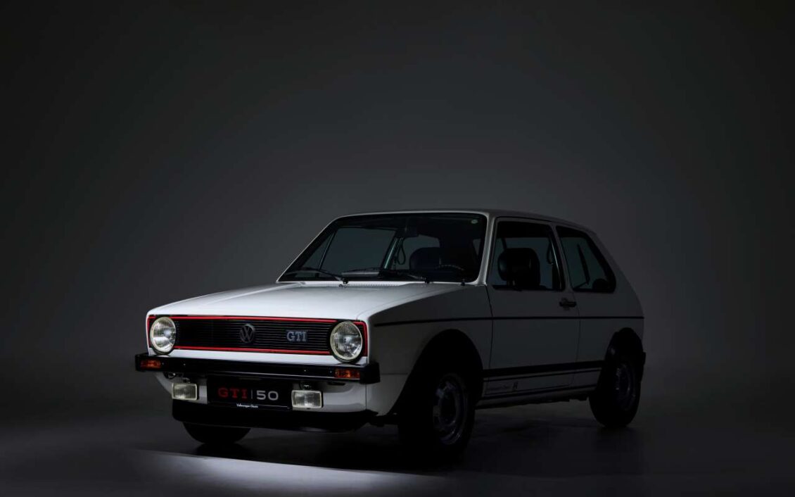 El Golf GTI original cumple 50 años: medio siglo del compacto deportivo que dicen que cambió la historia