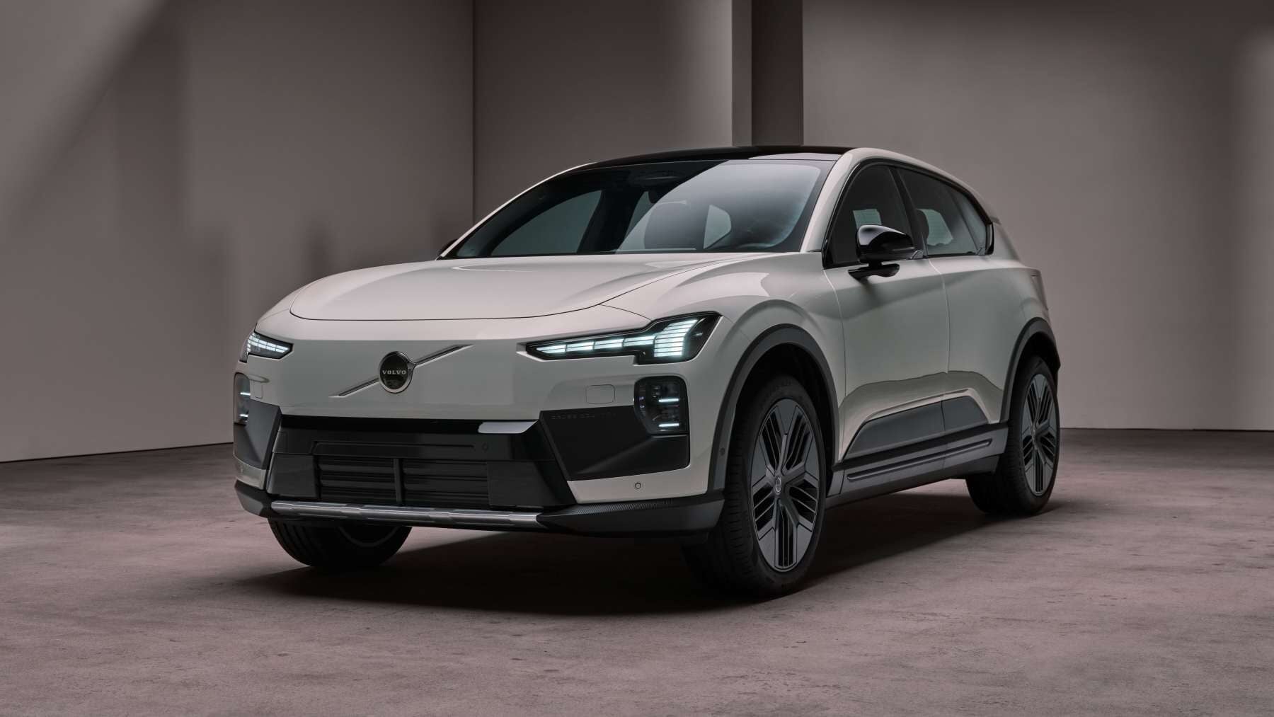 Volvo EX60: el SUV eléctrico sueco que corre, carga tremendamente rápido y estrena la IA de Google